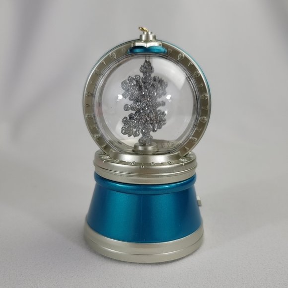 Hallmark Keepsake Limited Edition THATS SNOW MAGICAL! Ornament - Picture 7 of 16